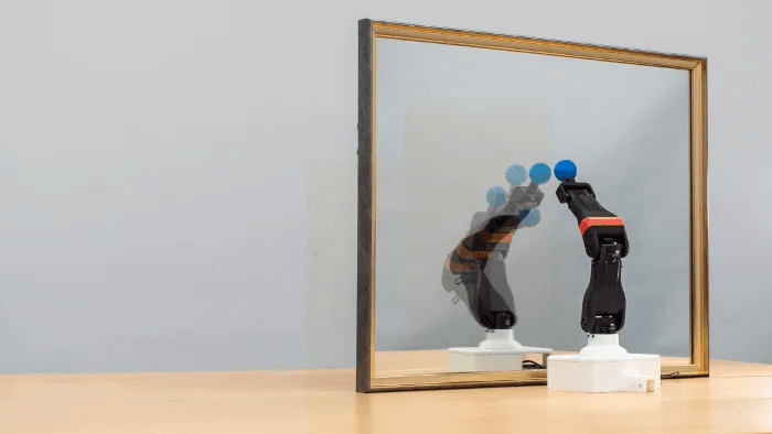 A robot learns a model of itself by observing its mirror reflection
